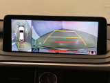 レクサスのお車はすべてバックモニターを標準装備。駐車時のご不安を解消する、パノラミックビューモニターも装備しています。