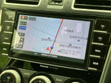 運転をサポートするナビゲーションシステム。目的地までスムーズに案内し、快適なドライブをサポートします。