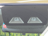 【スマートアシスト】走行中に前方の車両等を認識し、衝突しそうな時は警報とブレーキで衝突回避と被害軽減をアシスト。より安全にドライブをお楽しみいただけます。