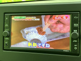 テレビ番組を画面で視聴できる装備です。停車中の休憩時間などに映像を楽しめるのがうれしいポイント。画面の表示内容を確認しながら、用途に合わせてご利用ください。