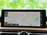 高精細な地図表示で、スムーズな目的地設定と正確なルート案内を実現。見やすい画面表示で、運転中の視認性も確保されています。快適なドライブをサポートします。