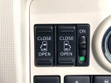 【両側パワースライドドア】スマートキーや運転席のスイッチで後席両側スライドドアの開閉が可能♪電動だから力を入れてドアを開ける必要が無く、小さなお子様でも簡単に開け閉めでき快適です♪
