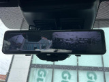 【デジタルインナーミラー】車両後方カメラの映像をルームミラーに映すことが出来ます。 そのため、後席に人や荷物があって後方が見えづらい場合でもしっかり視界を確保することが出来ます。