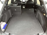 【トランクルーム】 後席シートは6:4の分割可倒式です♪パタンと倒すと、収納力UP!