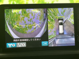 駐車時の安全性を高めるバックモニター。狭い場所でも後方を確認しやすく、スムーズな駐車をサポートします。