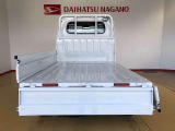 荷台アオリは3方向開き!フラットな荷台で効率よく荷物を積み降ろし出来ます!