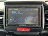 お気に入りの音楽をクリアな音質で。ラジオやCD、外部入力にも対応し、車内でのエンターテイメントを充実させてくれます。快適な空間を演出。