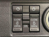 両側パワースライドドアウェルカムオープン機能 降車時にスイッチで予約しておけば、乗車時に電子カードキーを持ってクルマに近づくだけでパワースライドドアが自動でオープン♪