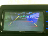 駐車時の安全性を高めるバックモニター。狭い場所でも安心して駐車操作が行えます。