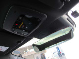 ルーフにあるON CALLボタンとSOSボタンは、車両が始動しない場合、パンクした場合、または事故に遭った場合などに支援の要請に使用できるため安心感を高めることができます。