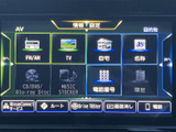 様々な情報を集約したモニター画面は、操作も簡単。車両情報や設定変更もスムーズに行えます。快適なカーライフをサポートします。