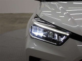 シャープな目つきが印象的!明るく省電力なLEDヘッドランプ装備