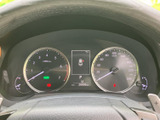 視認性の高いメーター類で、運転に必要な情報を的確に把握できます。落ち着いたデザインが、運転に集中できる空間を演出します。安全運転をサポートします。