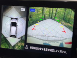 【アラウンドビューモニター】専用のカメラにより、上から見下ろしたような視点で360度クルマの周囲を確認することができます☆死角部分も確認しやすく、狭い場所での切り返しや駐車もスムーズに行えます。