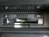 高速道路を賢く使うETC2.0装備です。高速道路とクルマが情報を連携して渋滞の迂回ルートや災害時の適切な誘導をしてくれたりします。