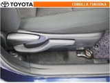 運転席シート上下アジャスター付き。ドライバーの背丈に合わせて調整できます。