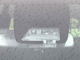 【トヨタセーフティセンス】走行中に前方の車両等を認識し、衝突しそうな時は警報とブレーキで衝突回避と被害軽減をアシスト。より安全にドライブをお楽しみいただけます。