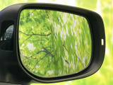 後方視界を確保するミラー。安全運転をサポートする機能が充実しています。運転に集中できる環境です。
