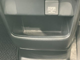 コンセントは、12V/180Wまで対応。様々なデバイスを車内で活用できるので、快適なドライブをサポートします。