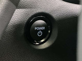 スマートキーを携帯していればキーを取り出さずにドアを施錠&解錠。クルマの始動も可能です。