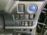 停車時にTVの視聴が可能です。移動時間も充実。後部座席の方も快適に過ごせます。長距離移動のお供に最適です。