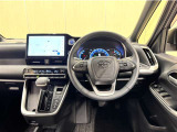 ヴォクシーならではの見晴らしのよい前方視界で、快適なドライブをお楽しみいただけます。
