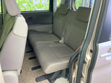 落ち着いた色調のインテリアが、リラックスした空間を演出します。運転に集中できる、快適な環境です。