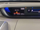 視認性に優れたメーターを採用しており、走行中でも車速や情報が分かりやすく表示されます。運転時の視線移動をむりのない範囲に抑え、快適で安心感のあるドライブをサポートします。