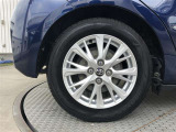 純正15インチアルミ!タイヤサイズは185/60R15です