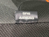 車両側方からの衝撃を緩和するSRSサイドエアバッグ(運転席/助手席)に加えて,SRSカーテンシールドエアバックも標準装備