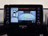 パノラミックビューモニター付きです。車両を上から見たような映像をディスプレイオーディオ画面に表示。運転席からの目視だけでは見にくい、車両周辺の状況をリアルタイムでしっかり確認できます。