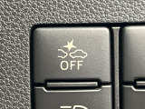 【スマートアシスト】走行中に前方の車両等を認識し、衝突しそうな時は警報とブレーキで衝突回避と被害軽減をアシスト。より安全にドライブをお楽しみいただけます。