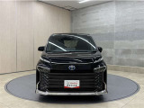 お車購入のポイントとなるフロントマスクです。上質で迫力あるデザインですね☆☆