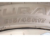 215/45R17    装着タイヤサイズです。 夏タイヤもスタッドレスタイヤの事も、トヨタモビリティ石川にご相談くださいませ