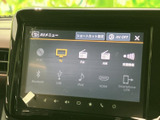 テレビやラジオ、ディスク、Bluetoothなどの選択肢が画面に並び、使いたい音源を見つけやすい構成です。タッチ操作でメニューを確認でき、日常の移動中にも活用できます。
