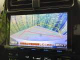 【バックカメラ】駐車時に後方がリアルタイム映像で確認できます。大型商業施設や立体駐車場での駐車時や、夜間のバック時に大活躍!運転スキルに関わらず、今や必須となった装備のひとつです!