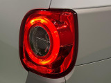 丸目で愛嬌のあるデザインのLEDリヤコンビネーションランプ(LEDストップランプ)が省電力・長寿命化を実現。