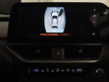 純正ナビ付です。もちろん車両後方を表示するバックガイドモニターが付いていて車庫入れ安心!