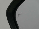 隣車線を走る車両をレーダーで検知し、ドアミラーでは確認しにくい後側方エリアに存在する車両に加え、急接近してくる車両も検知します。車両を検知するとドアミラーに搭載されたLEDインジケーターが点灯します。