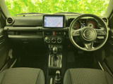 運転席から前方を見渡しやすい視界と、見やすく配置されたメーターが日々の運転をサポート。ナビ画面や空調まわりも目に入りやすく、前席に座る方が使いやすい室内レイアウトです。