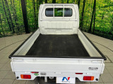 積み下ろしのしやすいデッキにはたっぷりと荷物を積み込んでいただけます。遊びから仕事まで、様々なシーンで頼れます♪