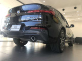 どっしりとしたバンパー下部のデザインはBMWの高級感を際立たせると共にスポーティーさを演出しております。