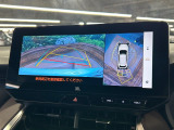 【パノラミックビューモニター】専用のカメラにより、上から見下ろしたような視点で360度クルマの周囲を確認することができます☆死角部分も確認しやすく、狭い場所での切り返しや駐車もスムーズに行えます。