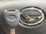 【キーレス】少し離れた場所からでもボタン一つでドアの開錠・施錠ができるのでとっても便利!ドアの鍵穴周りに傷をつけることもありません♪