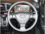【ハンドルまわり】運転席から見たハンドルまわりです。