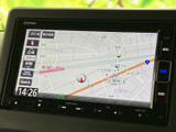 道路や周辺施設が地図上に表示され、現在地や目的地までの道筋を把握しやすい画面です。縮尺や表示内容を確認しながらルートを設定でき、初めて訪れる場所へのお出かけにも活用いただけます。