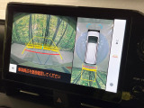 【パノラミックビューモニター】専用のカメラにより、上から見下ろしたような視点で360度クルマの周囲を確認することができます☆死角部分も確認しやすく、狭い場所での切り返しや駐車もスムーズに行えます。