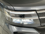 【LEDヘッドライト】現代の主流のライト。明るい光が瞬時に立ち上がり、必要な場所を均一に照らします。寿命も長く省エネで、スタイリッシュなデザインです♪
