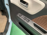運転席側のドア部。パワーウィンドーのスイッチになります。