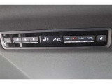 リヤオートエアコンで後席でも快適な車内空調です♪